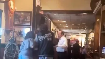 Dine And Dashers Forget Their Purse