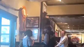 Dine And Dashers Forget Their Purse