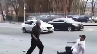 Old head Scrap - One Gets Rocked!