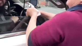 Average Zionist Woman Tries to Steal Keffiyeh From Pro-Palestinian Jews