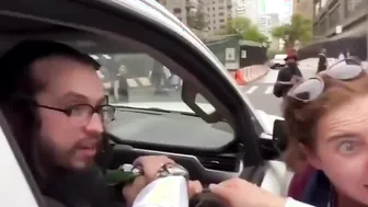 Average Zionist Woman Tries to Steal Keffiyeh From Pro-Palestinian Jews