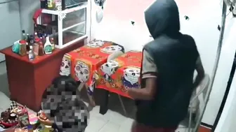 Father Demolishes Man Who Hit His Child