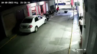 Father Demolishes Man Who Hit His Child