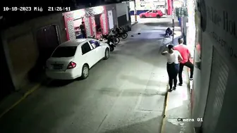 Father Demolishes Man Who Hit His Child