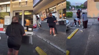 Daily Fights And Entertainment: Woman DisrespectsChicken Restaurant Employees An