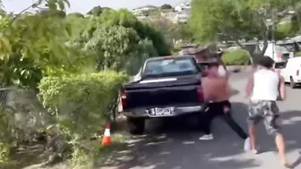 Hawaiian Scrap With A Spinning Heel Kick