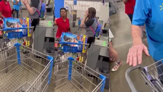 Viral Moment At Walmart ????