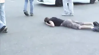 Street warriors clash in a knockout fight!