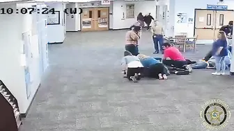High school student viciously beat teacher because of nintendoswitch!