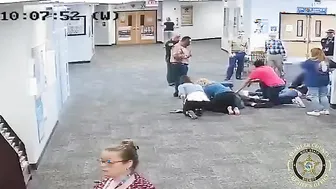High school student viciously beat teacher because of nintendoswitch!