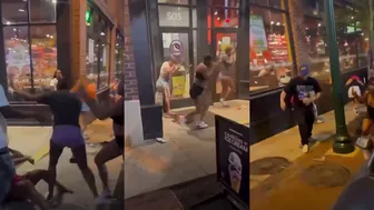 Cop Ends Street Fight迅速平息街头斗殴