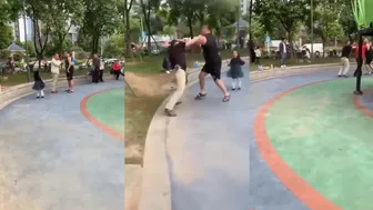 Toddler begs Father Not to Fight Before KO