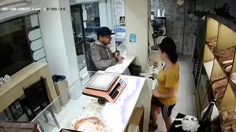 Argentina Employee Defends Herself With A Knife In Bakery Robbery