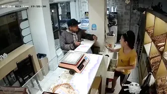 Argentina Employee Defends Herself With A Knife In Bakery Robbery