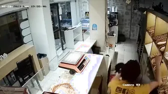 Argentina Employee Defends Herself With A Knife In Bakery Robbery