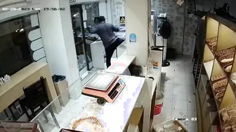 Argentina Employee Defends Herself With A Knife In Bakery Robbery
