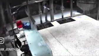 He Beat Up 3 Guys In 40 Sec????