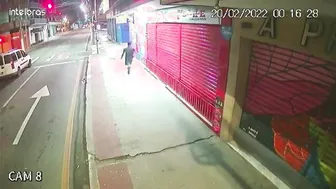 Thief Stabs Himself During Robbery Attempt