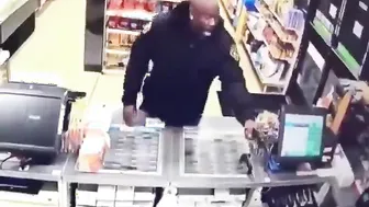 CopspullsUpDuringStoreRobbery