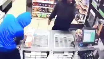 CopspullsUpDuringStoreRobbery