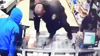 CopspullsUpDuringStoreRobbery