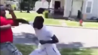 Dude defeats the bigger guy! ????