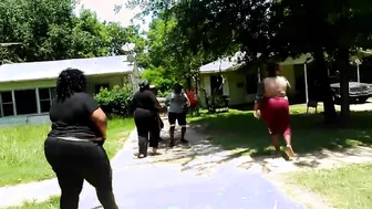 Fat bitches Fighting