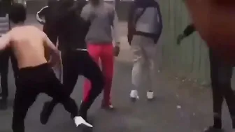 Burmese vs South Sudanese In Melbourne Scrap