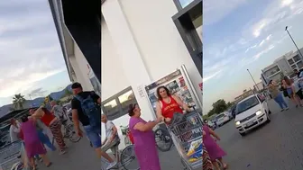 Two Mothers Fight Over Groceries In Naples