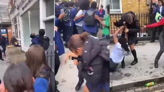 Year 11 girls vs year 10 girls #GirlFights
