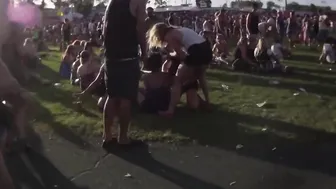Girls Fight At Concert