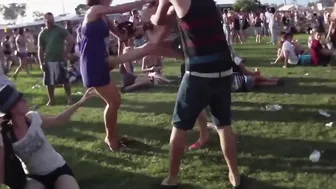Girls Fight At Concert