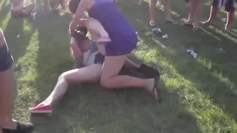 Girls Fight At Concert
