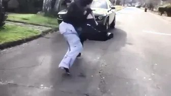 Kid In The Hoodie Uses Wrestling In Real Fight