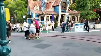 Chaos At The Theme Park